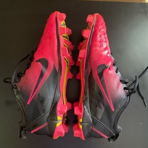 Woman’s sport. Nike cleats. Almost like new. Size 9.5.